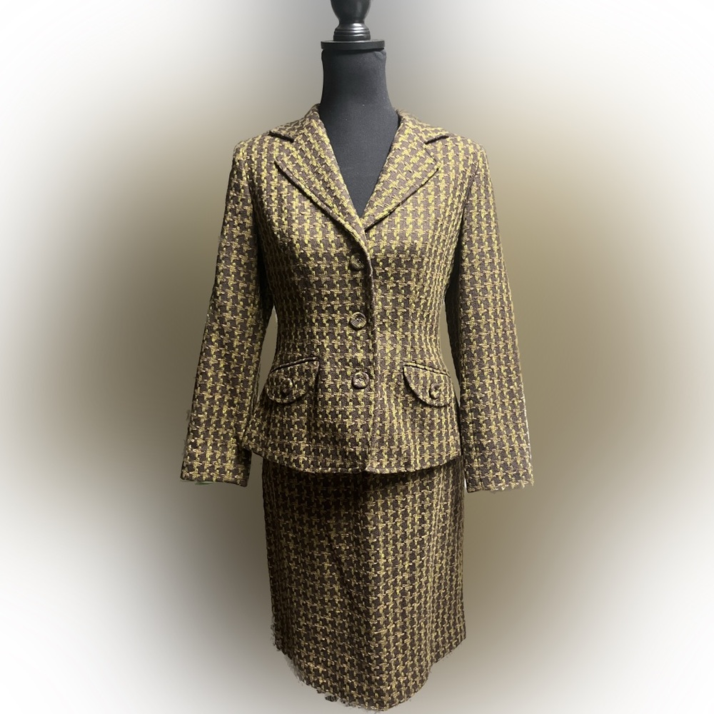 Harold’s houndstooth woman’s suit size 6